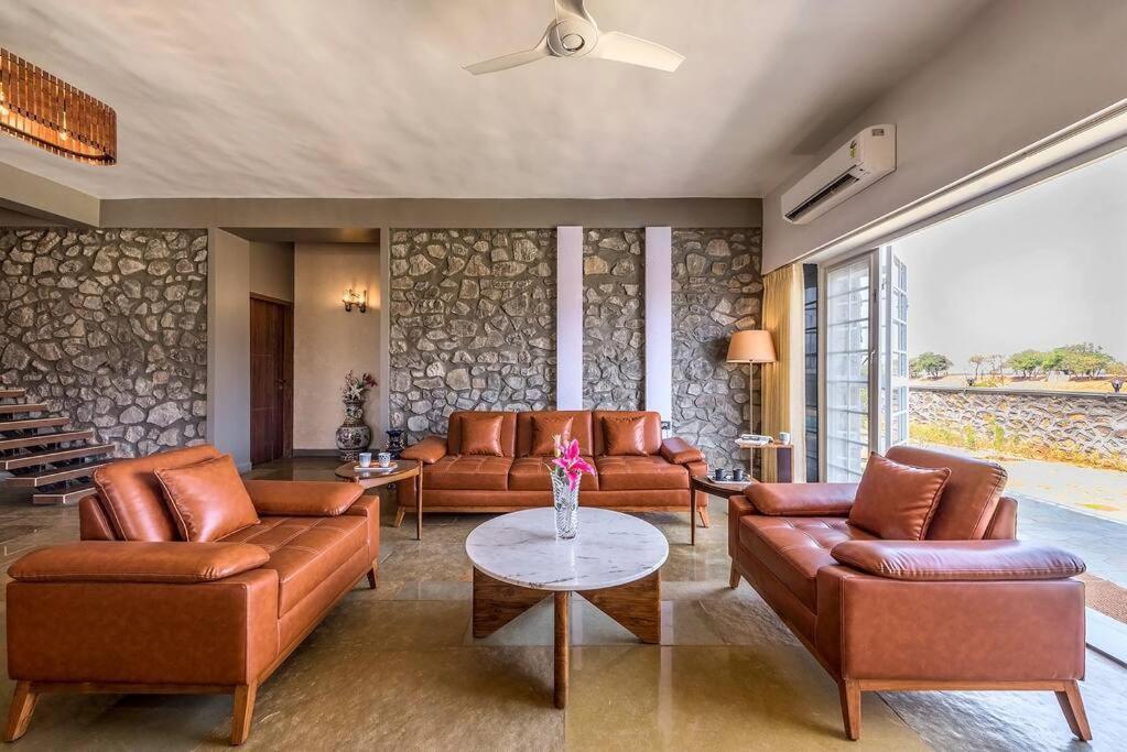 Stone Mansion By Phoenix Stays Igatpuri Exterior photo