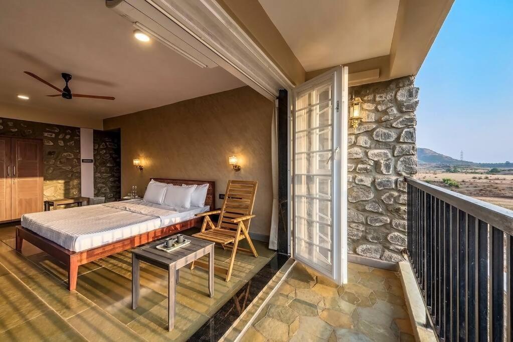 Stone Mansion By Phoenix Stays Igatpuri Exterior photo