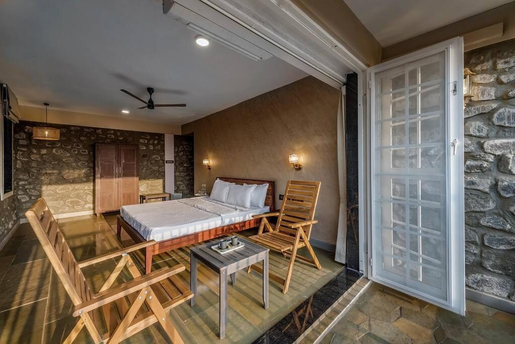 Stone Mansion By Phoenix Stays Igatpuri Exterior photo