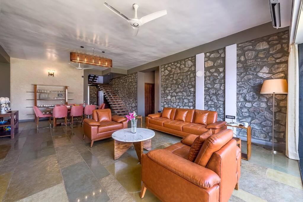 Stone Mansion By Phoenix Stays Igatpuri Exterior photo