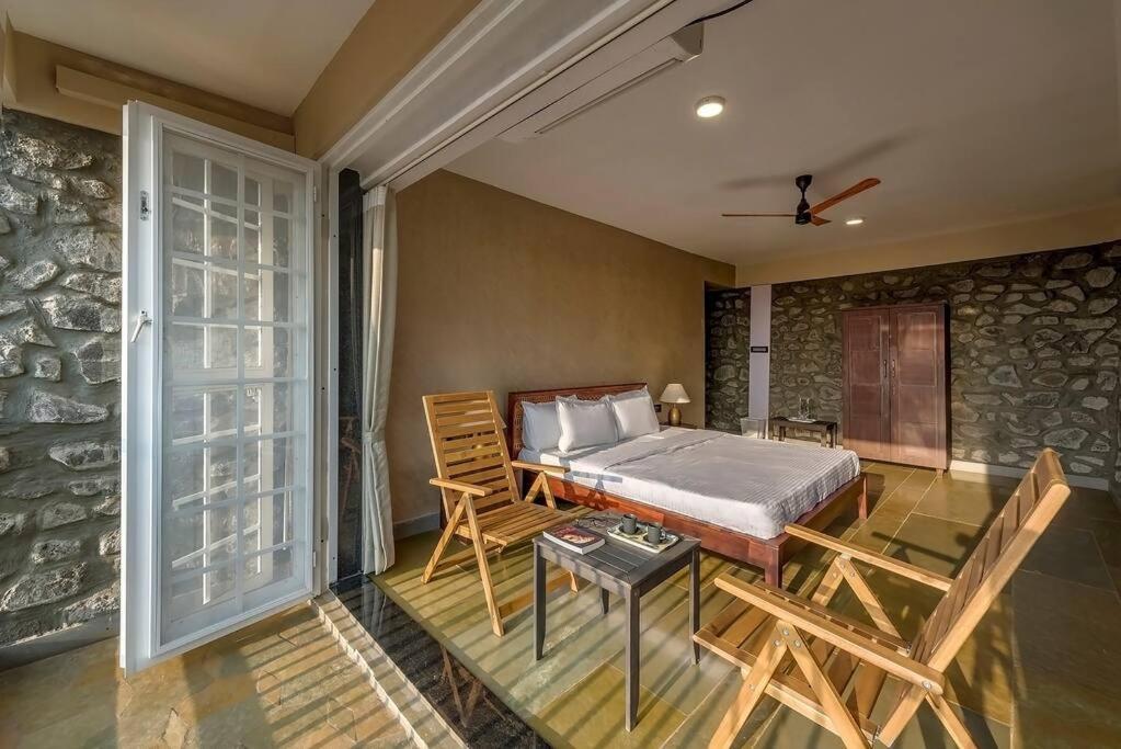 Stone Mansion By Phoenix Stays Igatpuri Exterior photo