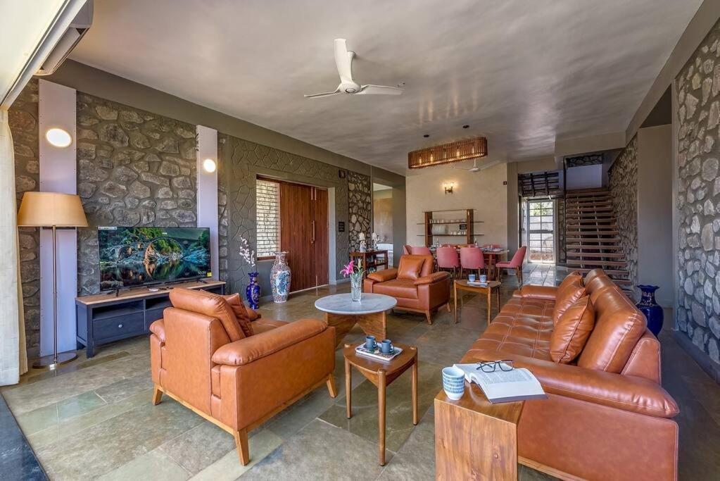 Stone Mansion By Phoenix Stays Igatpuri Exterior photo