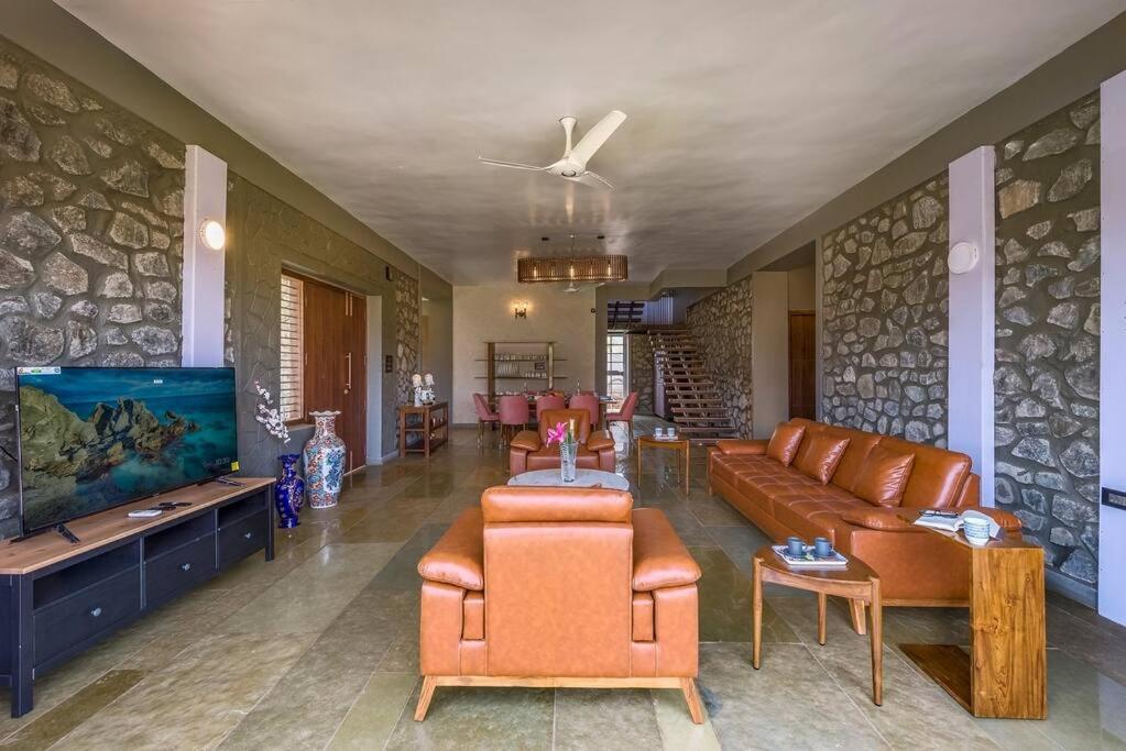 Stone Mansion By Phoenix Stays Igatpuri Exterior photo