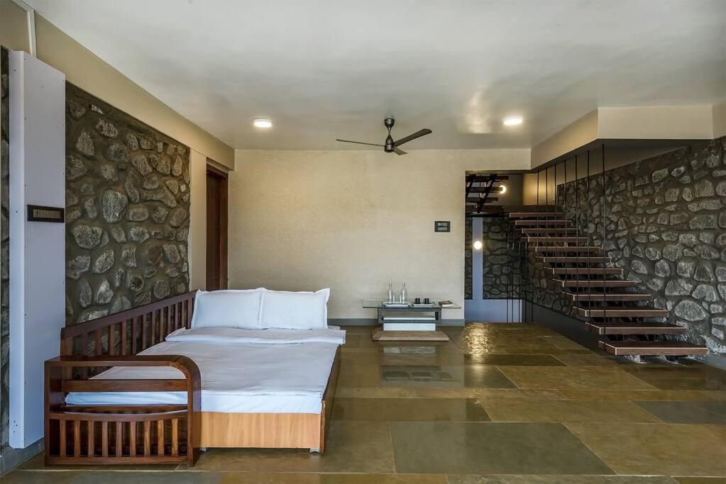Stone Mansion By Phoenix Stays Igatpuri Exterior photo